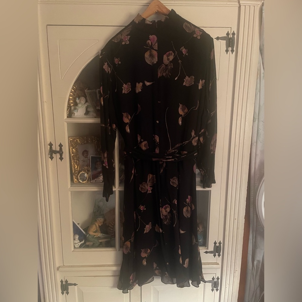 Dana Buchman 100% Silk Black Floral, lined  long sleeve Dress 16 - Picture 2 of 7